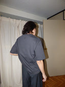 The T-shirt gris